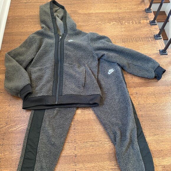 Nike Boys Faux Fur Hoodie and Sweatpants Set - Size Large - Picture 1 of 5